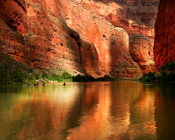 Kayakers floating peacefully, Colorado River, Grand Canyon, Arizona. 